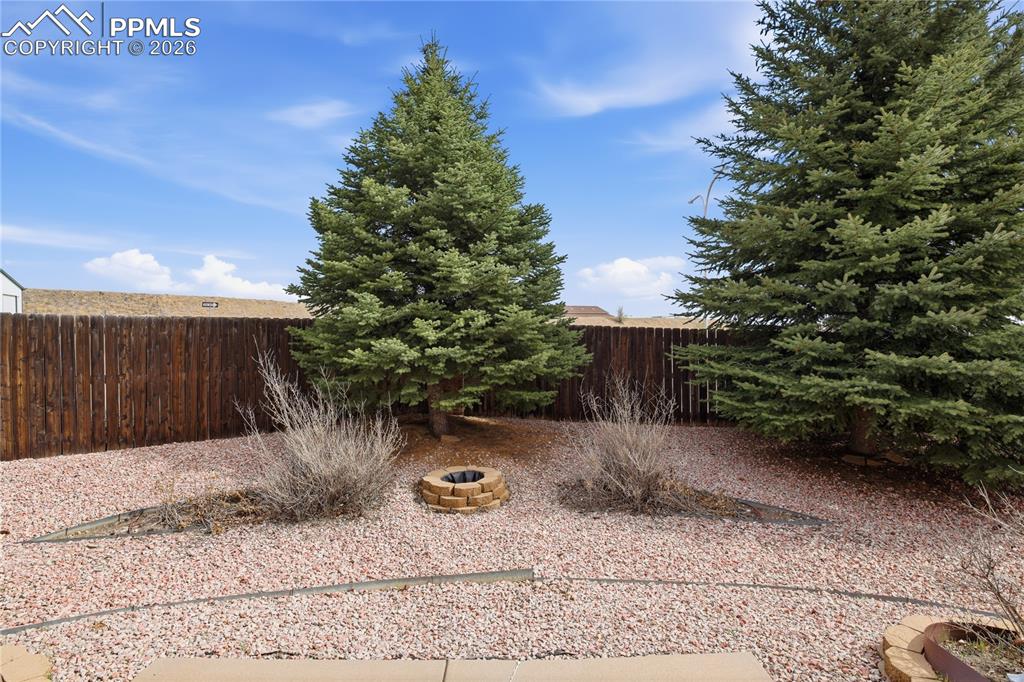 Image 29 of 30: Yard