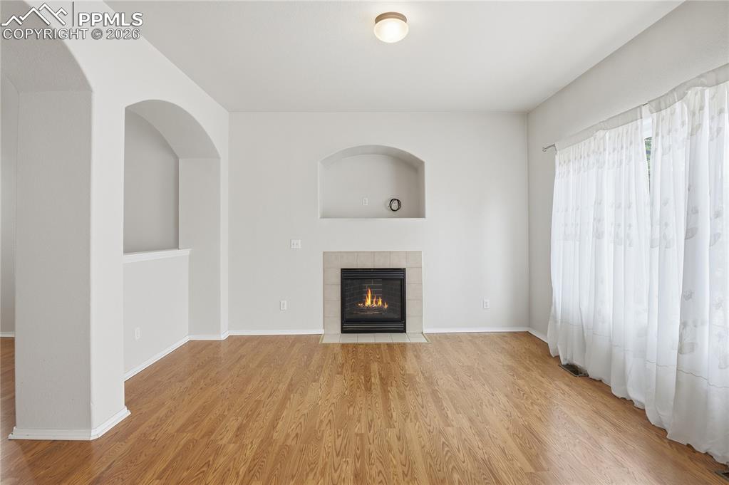 Image 6 of 30: Living Room