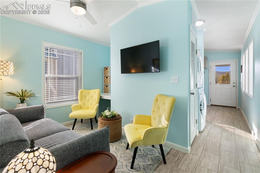 Image 11 of 30: Sitting Room