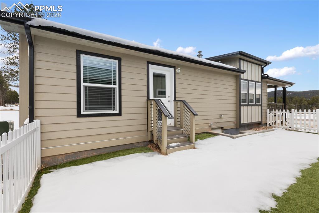 Image 4 of 30: Back of Structure