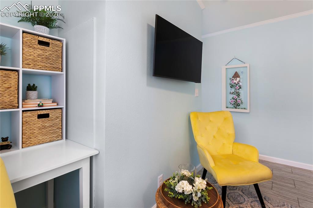 Image 9 of 30: Sitting Room