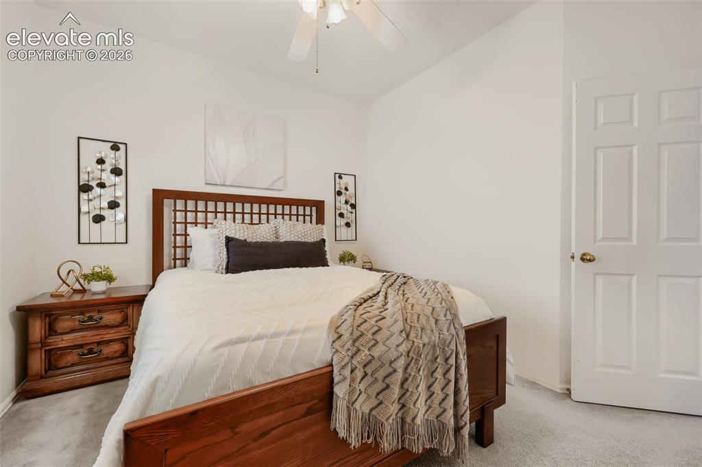 Image 11 of 16: Bedroom