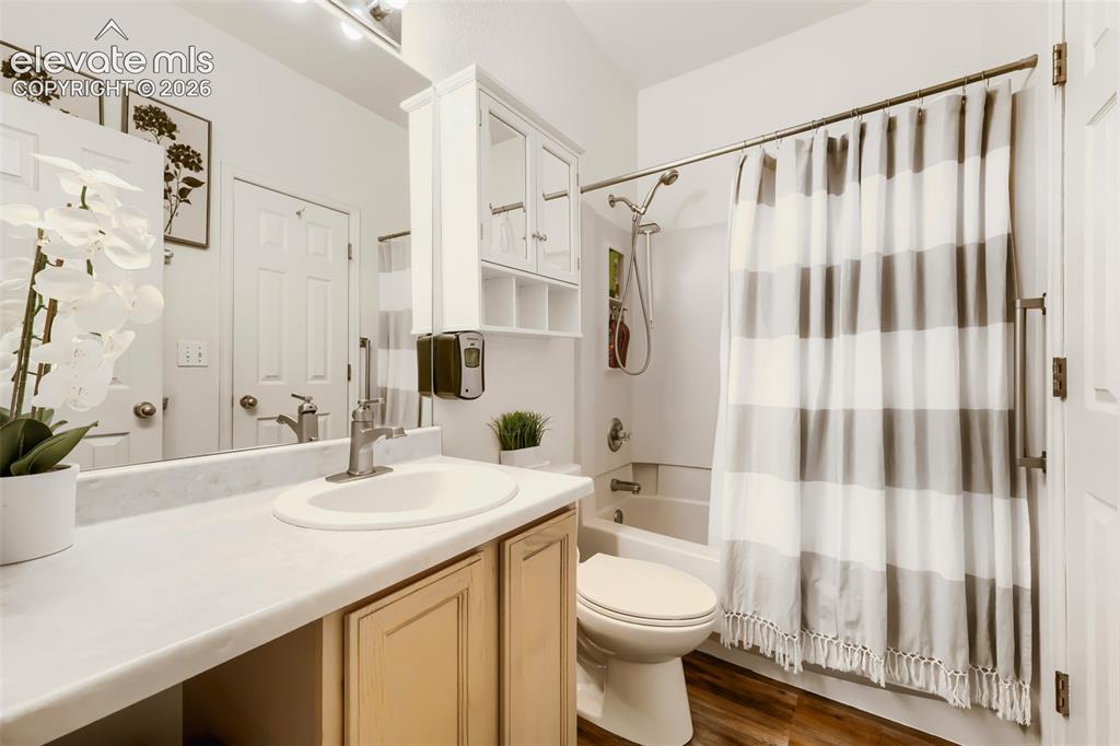 Image 13 of 16: Bathroom