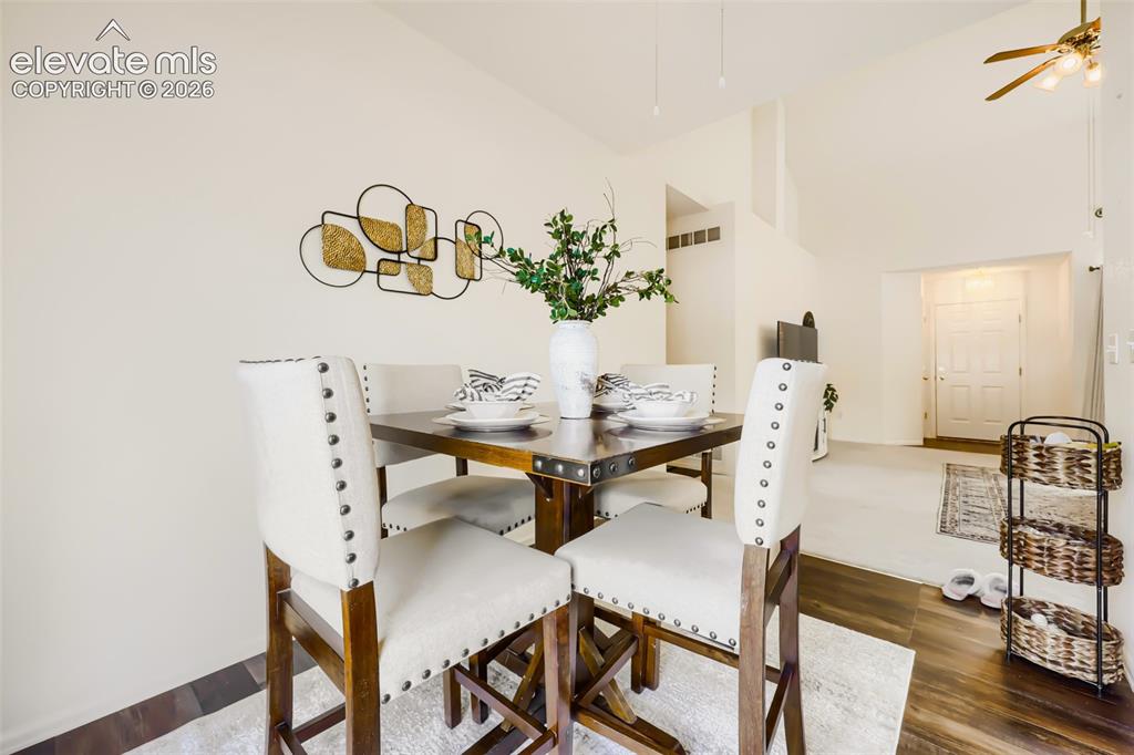 Image 5 of 16: Dining Area