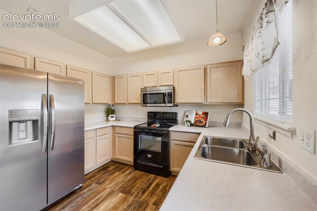 Image 6 of 16: Kitchen
