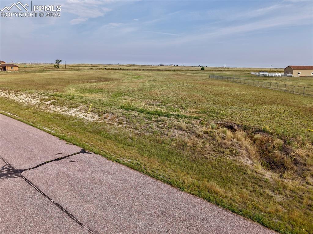 Image 14 of 21: Yard