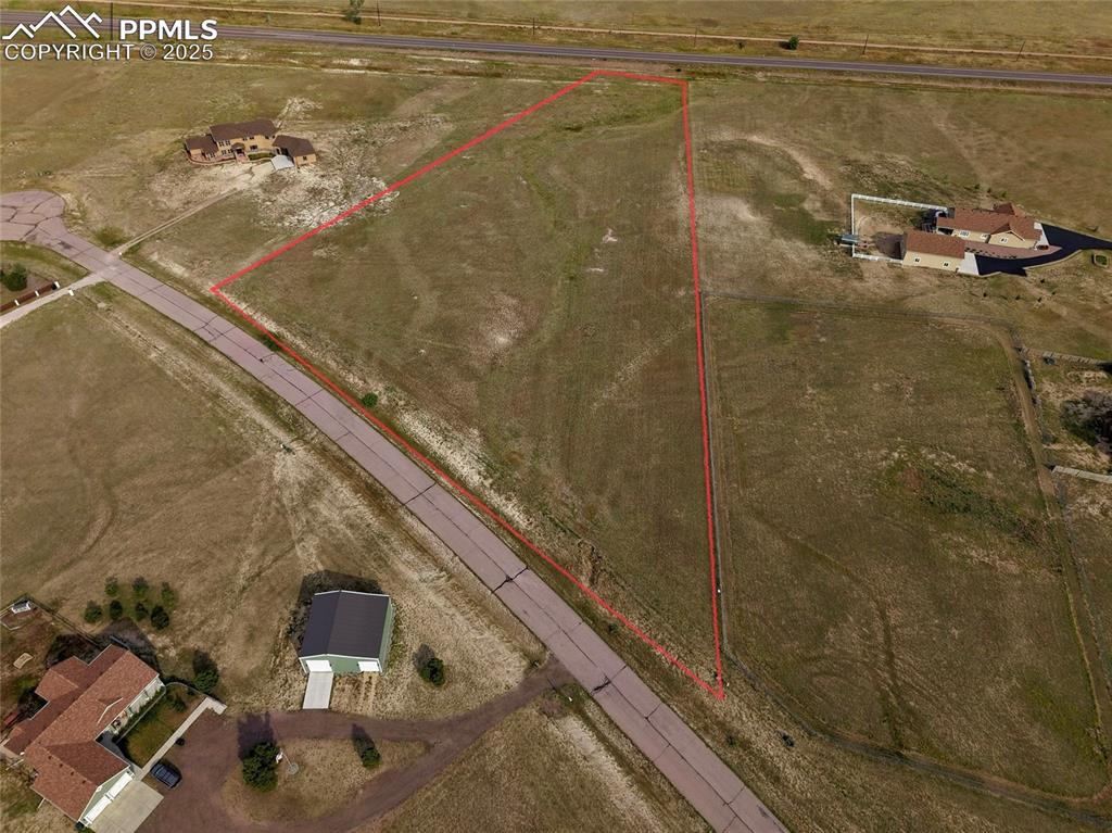 Image 18 of 21: Property Lines are Approximate and not a survey