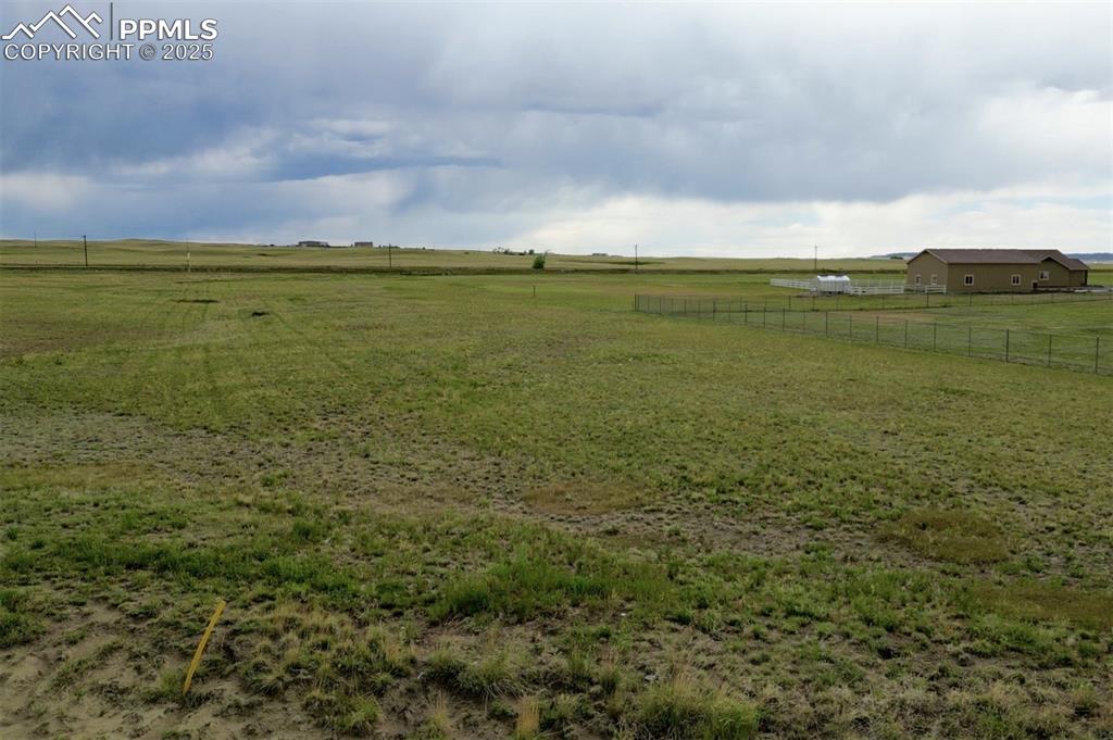 Image 21 of 21: Yard