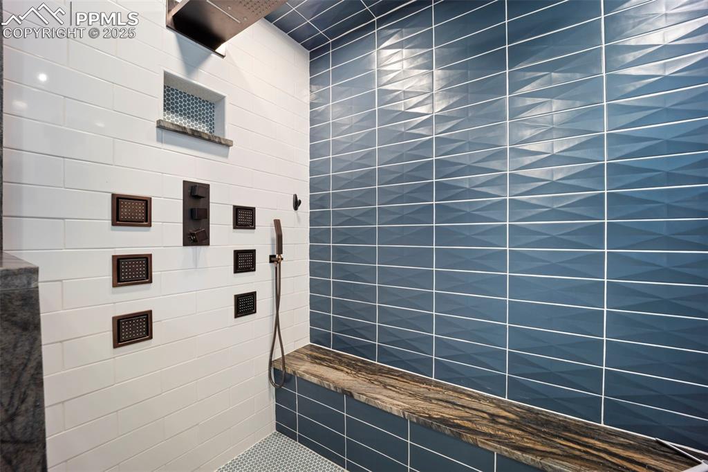 Image 25 of 50: Full bath with tiled shower