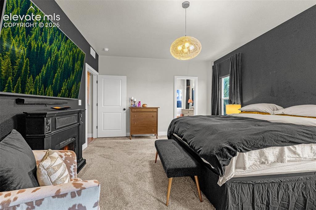 Image 18 of 44: Bedroom