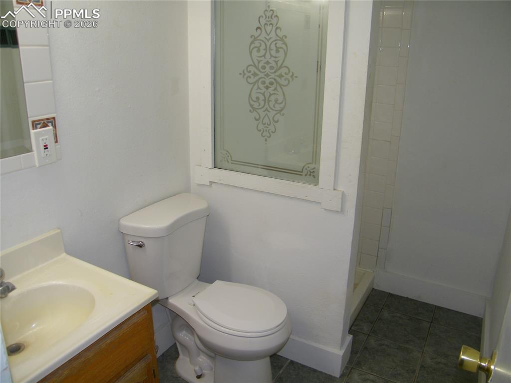 Image 10 of 23: Bathroom