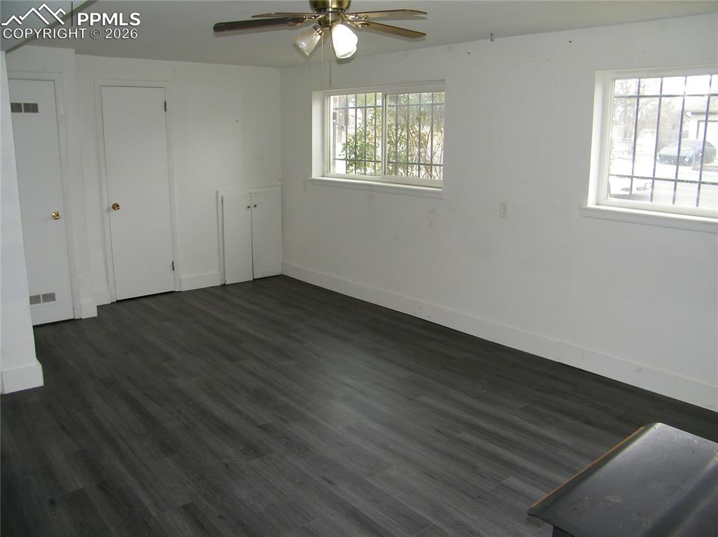 Image 9 of 23: Bedroom