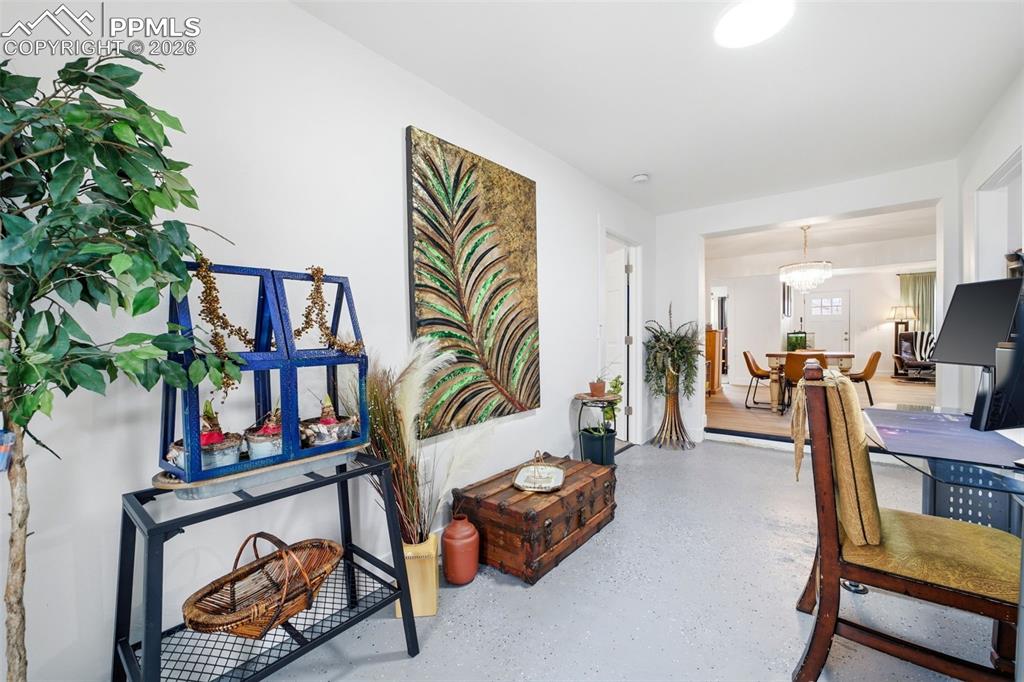 Image 15 of 44: Office