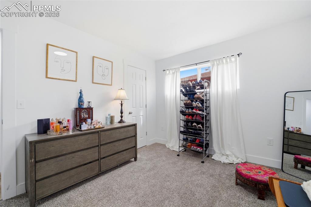 Image 22 of 44: Bedroom