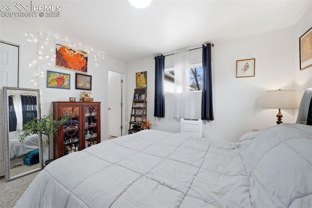 Image 24 of 44: Bedroom