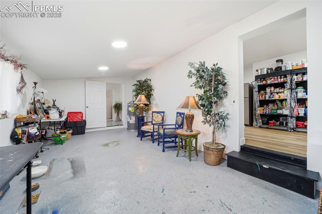 Image 28 of 44: art studio