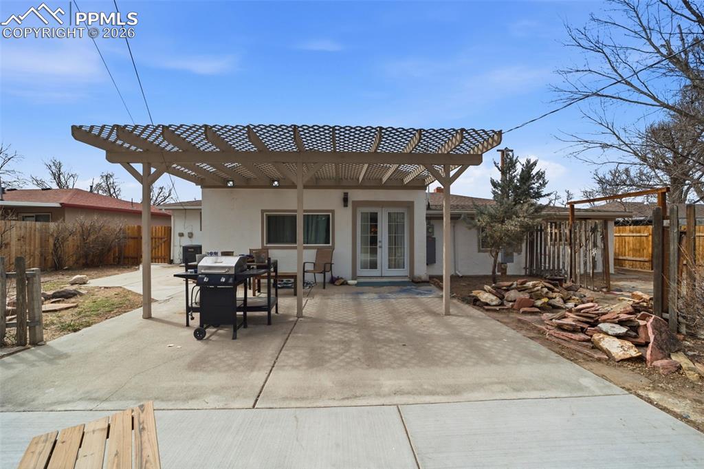 Image 32 of 44: Patio