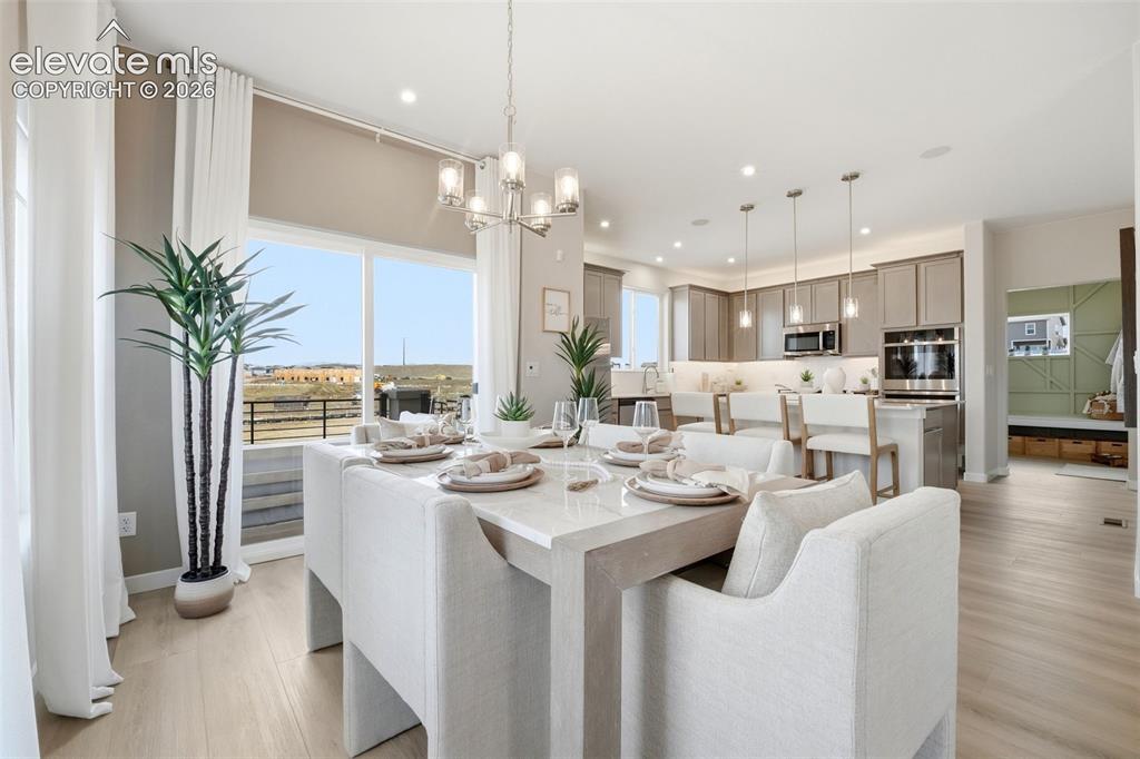 Image 13 of 45: Dining Area