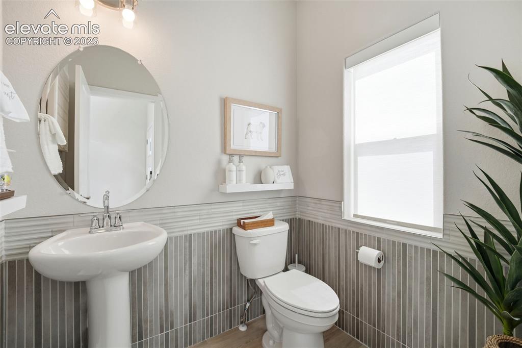 Image 16 of 45: Bathroom