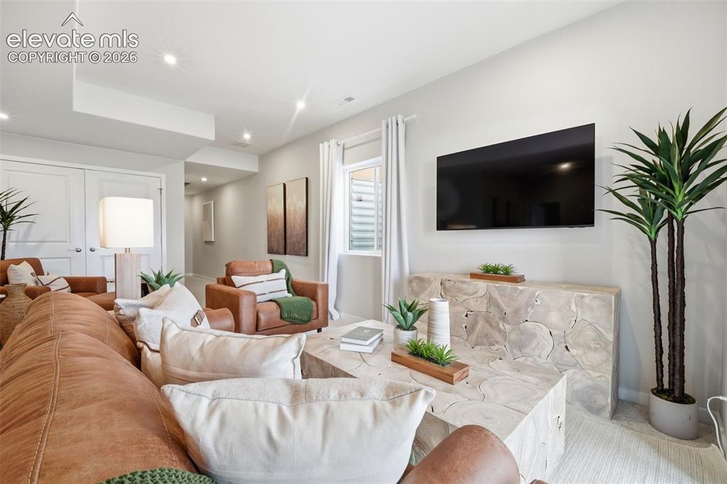 Image 19 of 45: Living Room