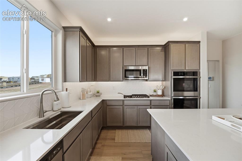 Image 6 of 45: Kitchen
