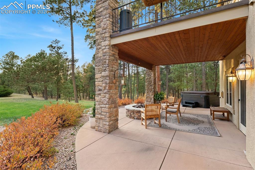 Image 11 of 50: Patio