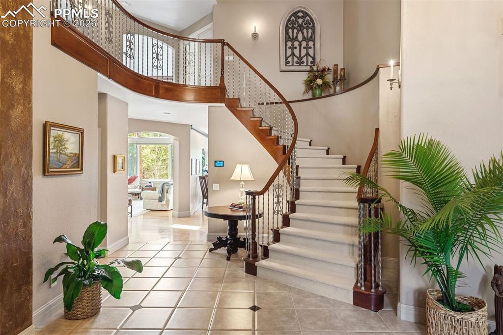 Image 14 of 50: Entry