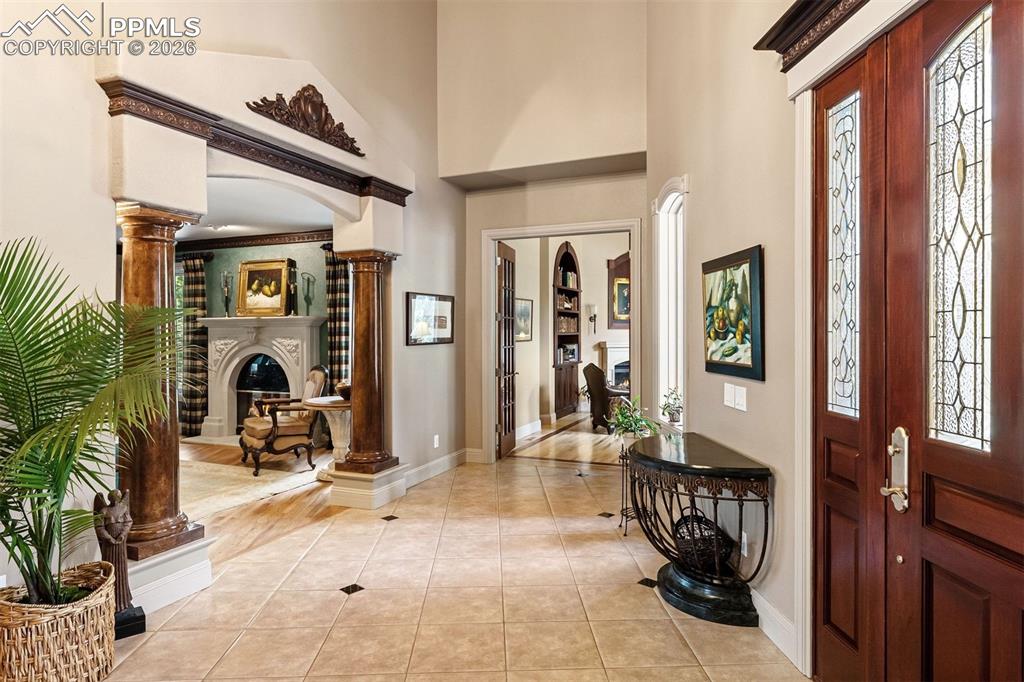 Image 15 of 50: Entry