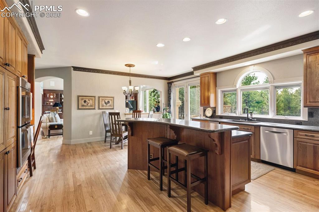 Image 19 of 50: Kitchen