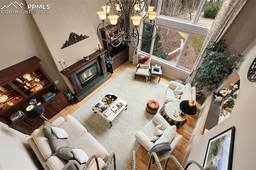 Image 25 of 50: Living Room