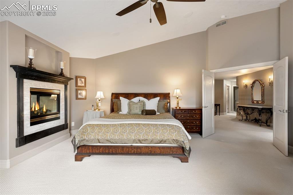 Image 27 of 50: Bedroom