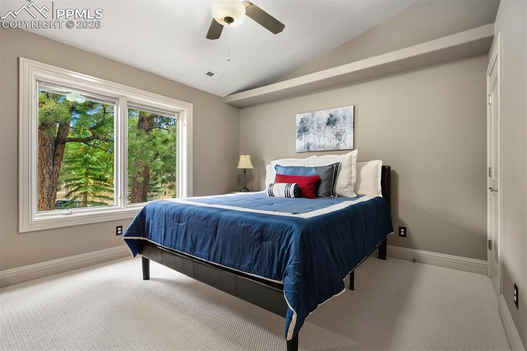 Image 38 of 50: Bedroom