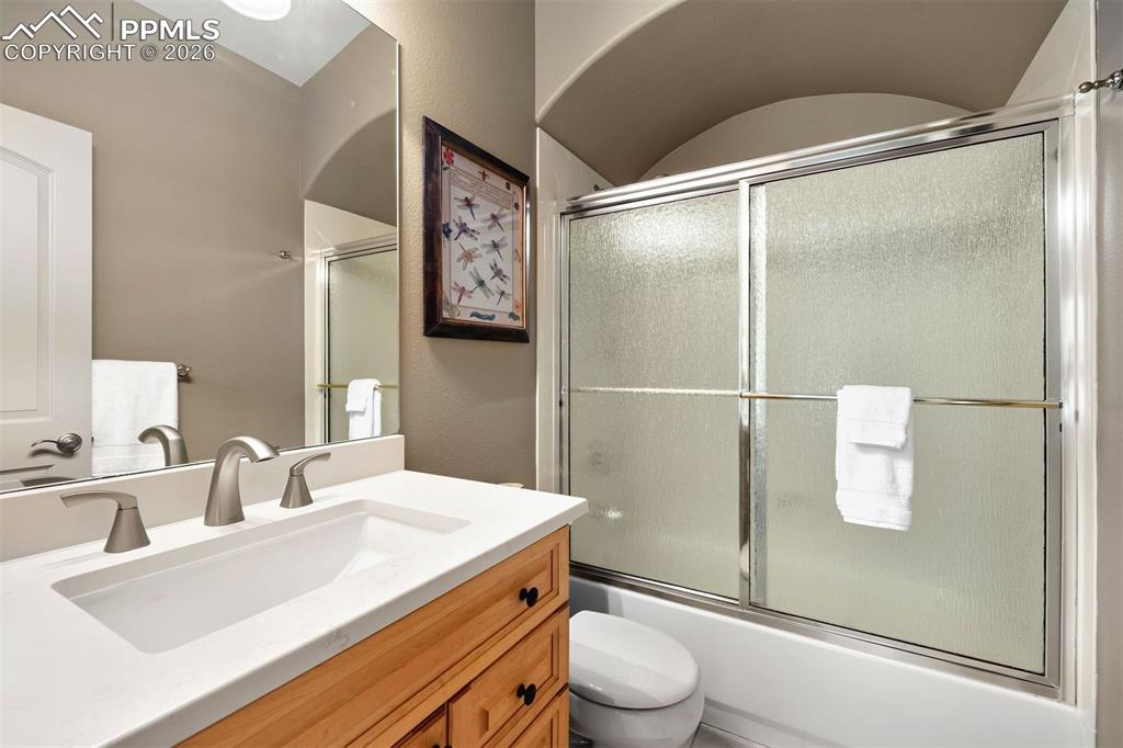 Image 39 of 50: Bathroom