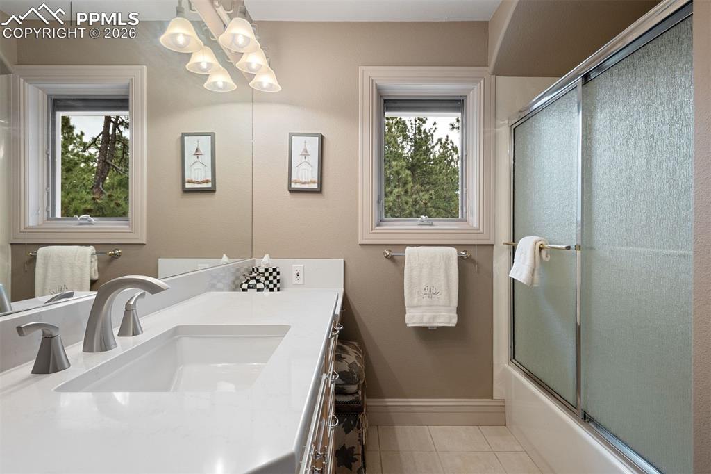 Image 43 of 50: Bathroom