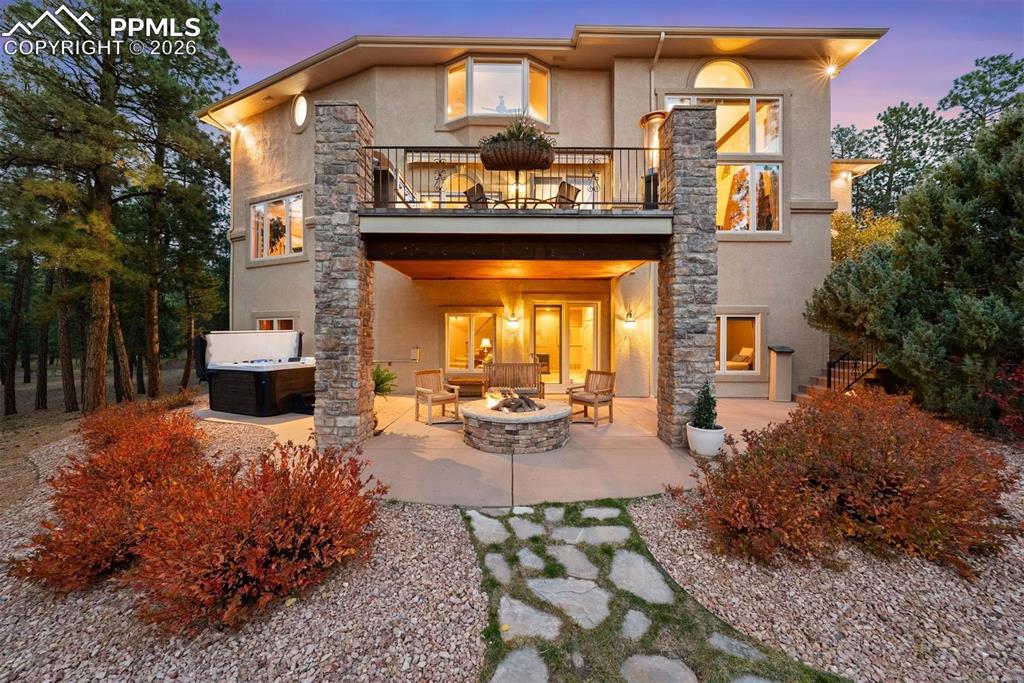 Image 5 of 50: Back of Structure