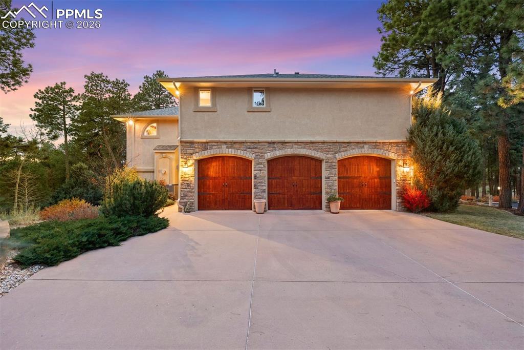 Image 8 of 50: Front of Structure