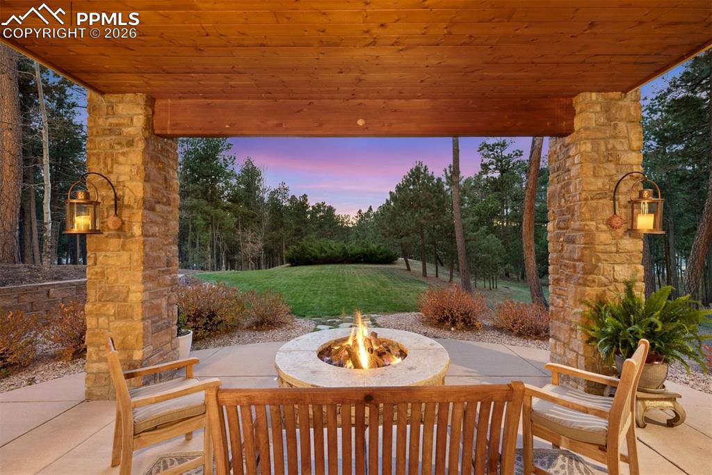 Image 9 of 50: Patio