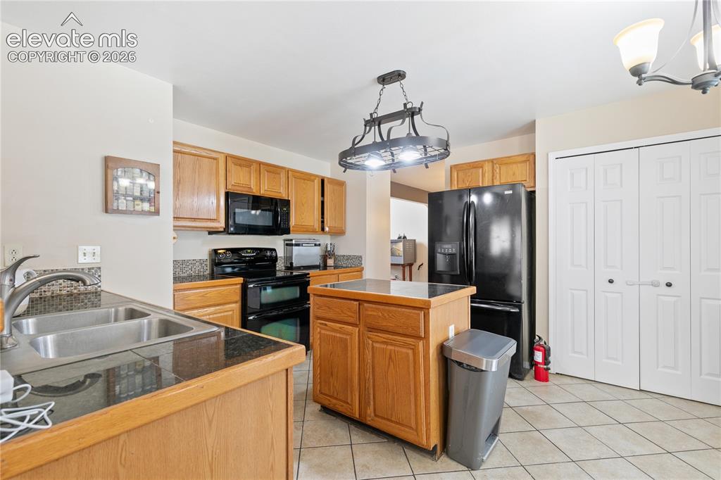 Image 11 of 43: Kitchen
