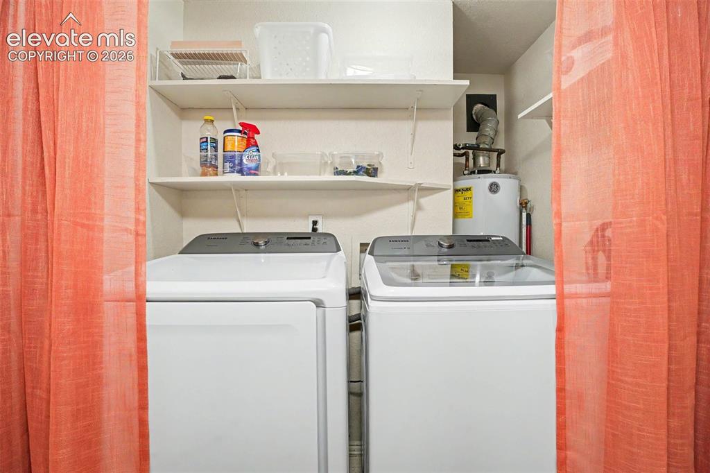Image 16 of 24: Laundry room