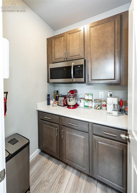 Image 17 of 50: Kitchen