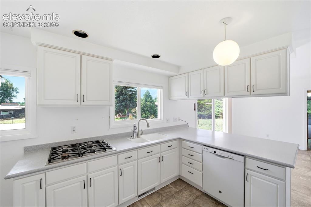 Image 10 of 43: Kitchen