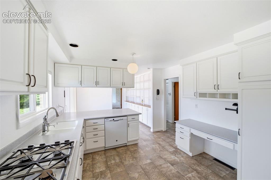 Image 11 of 43: Kitchen
