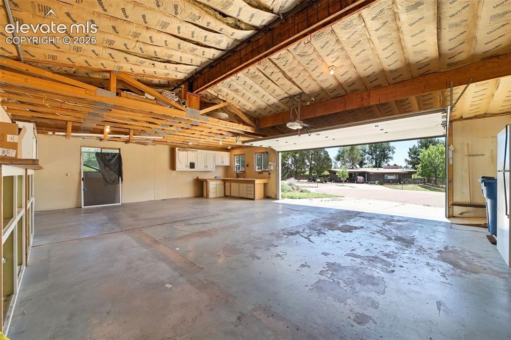 Image 4 of 43: Garage