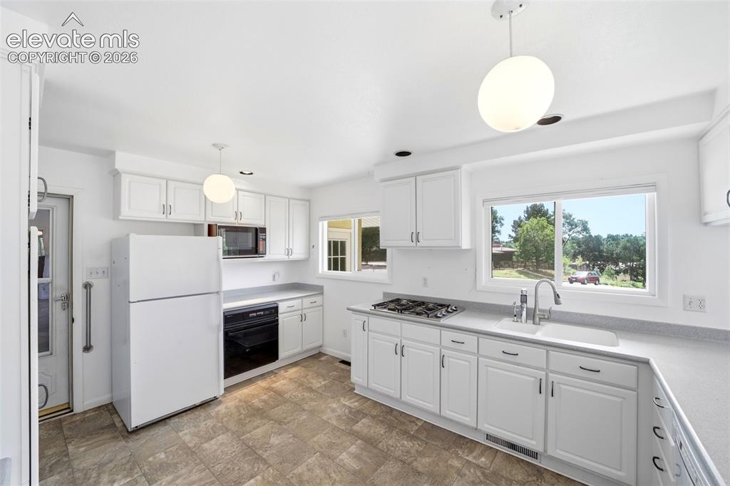 Image 9 of 43: Kitchen