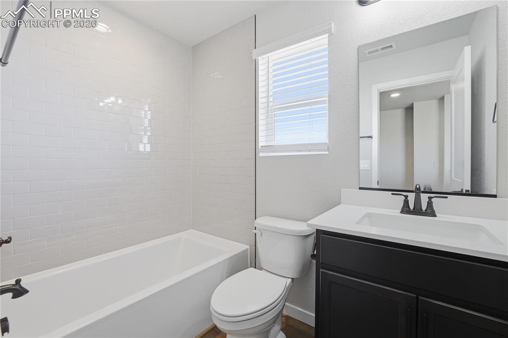 Image 11 of 18: Bathroom