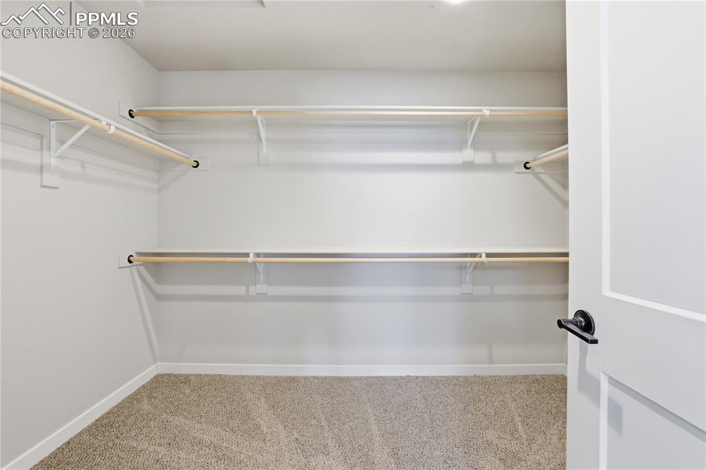 Image 17 of 18: Closet