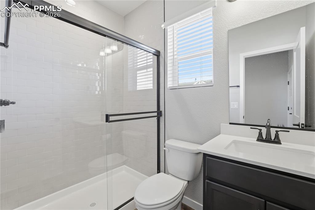 Image 3 of 18: Bathroom