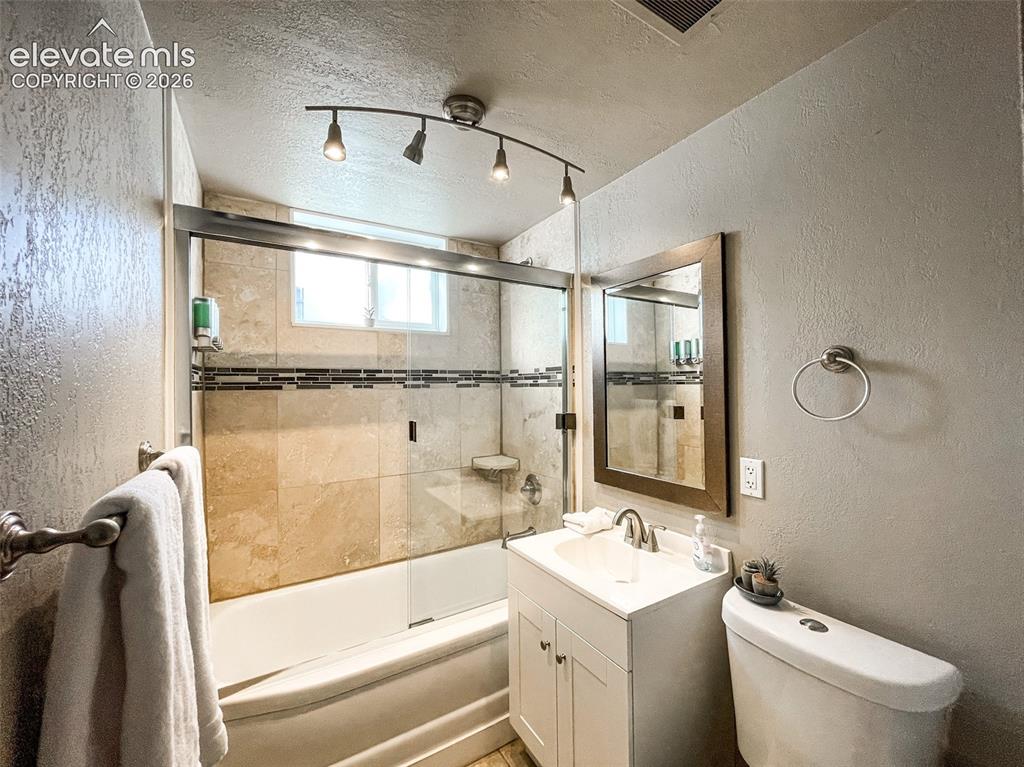 Image 47 of 49: Bathroom