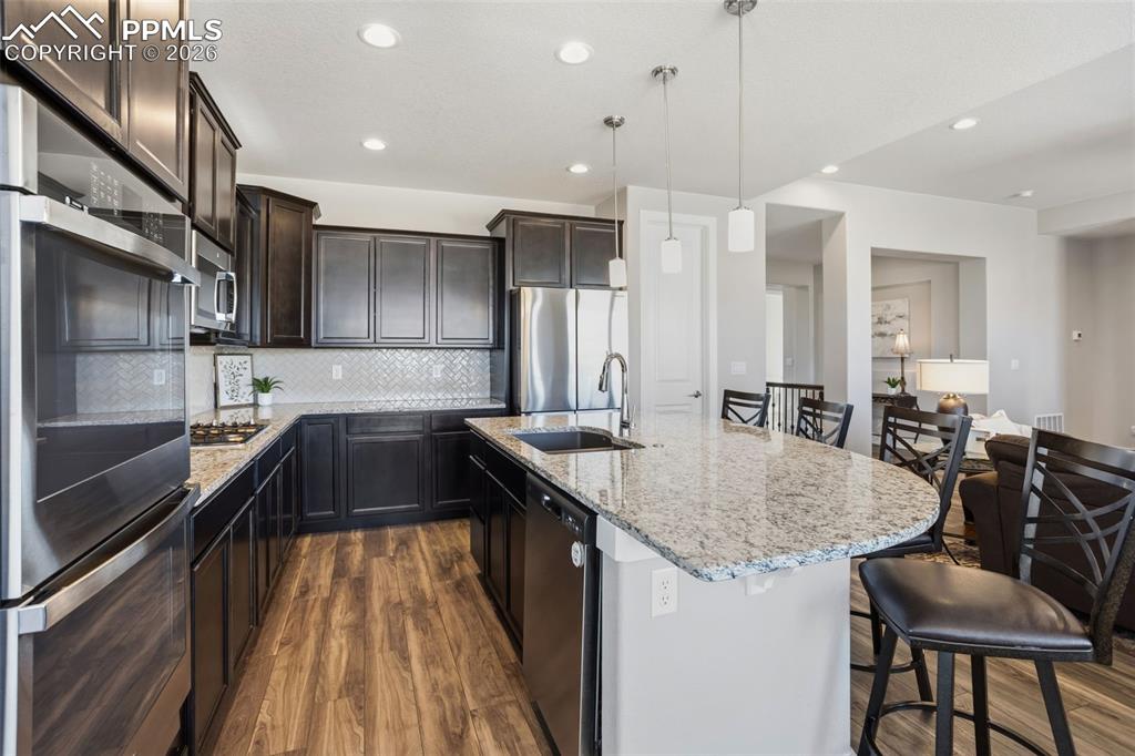 Image 14 of 41: Kitchen