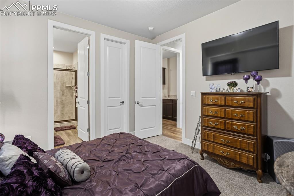 Image 21 of 41: Bedroom